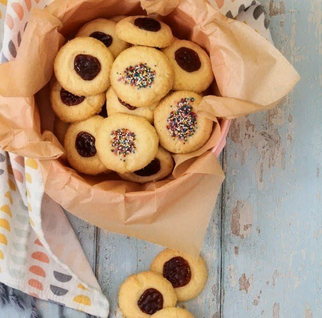 Mantecaditos (shortbread cookies)